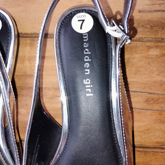 Madden Girl Silver Slingback Pointed Toe Flats Shoes Size 7 - Picture 3 of 4